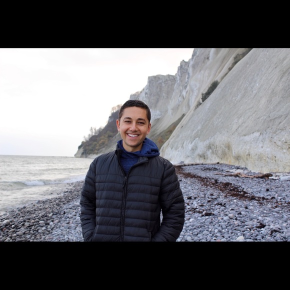 Profile Picture of Adam Davidson (@adavidson95) on Poshmark