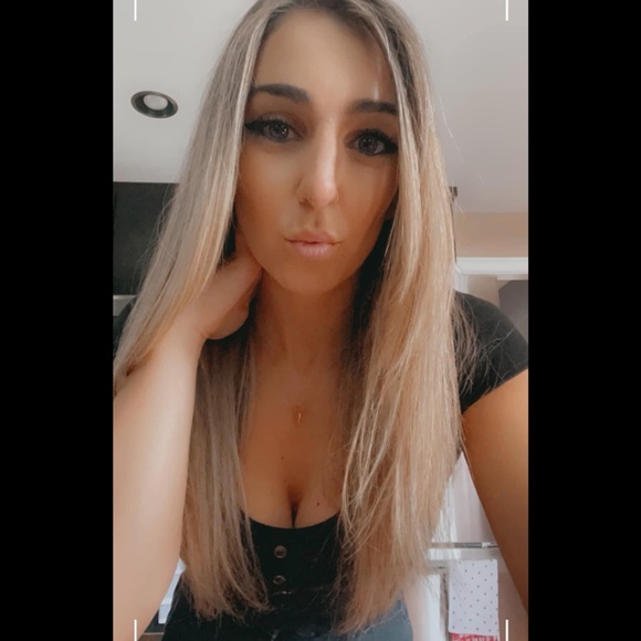 Profile Picture of Amanda Zurawski (@mandyyy326) on Poshmark