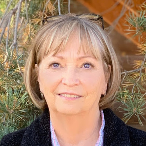 Profile Picture of Lynette collard Leach (@lcleach56) on Poshmark