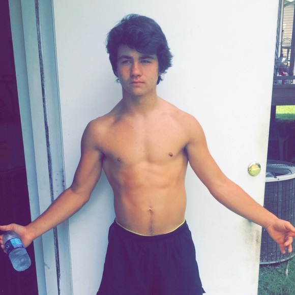 Profile Picture of Seth Wolfe (@sethwolfe8) on Poshmark