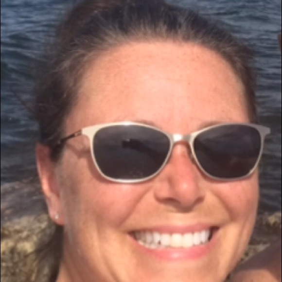 Profile Picture of Michelle White (@mlennox72) on Poshmark