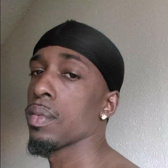 Profile Picture of Adrian Williams (@adrianwillia613) on Poshmark