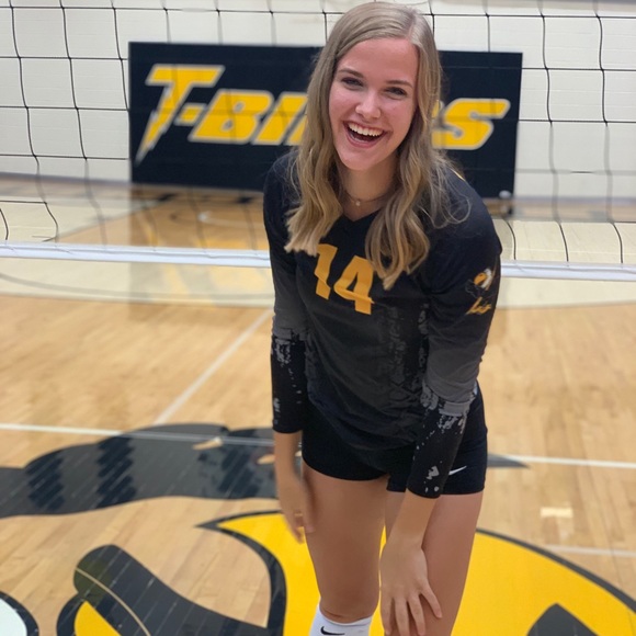 Mary Broxterman - Poshmark Profile Picture of Mary Broxterman (@marybroxterman) on Poshmark