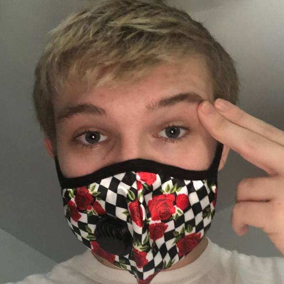 Profile Picture of Jayden Hooks (@zombinator935) on Poshmark