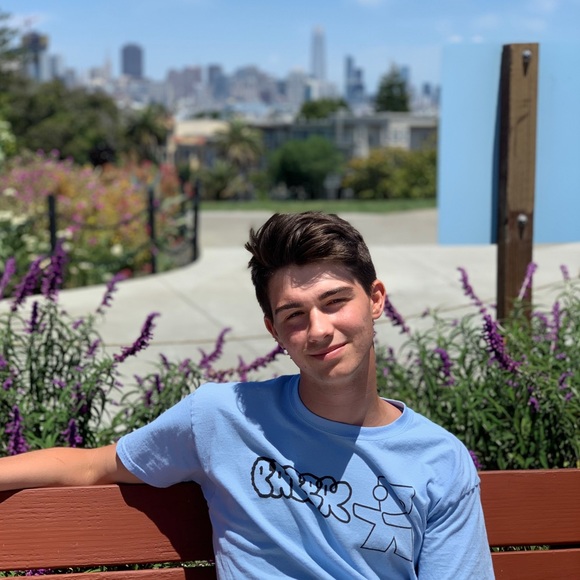 Profile Picture of Layne Knipfer (@layneknipfer) on Poshmark