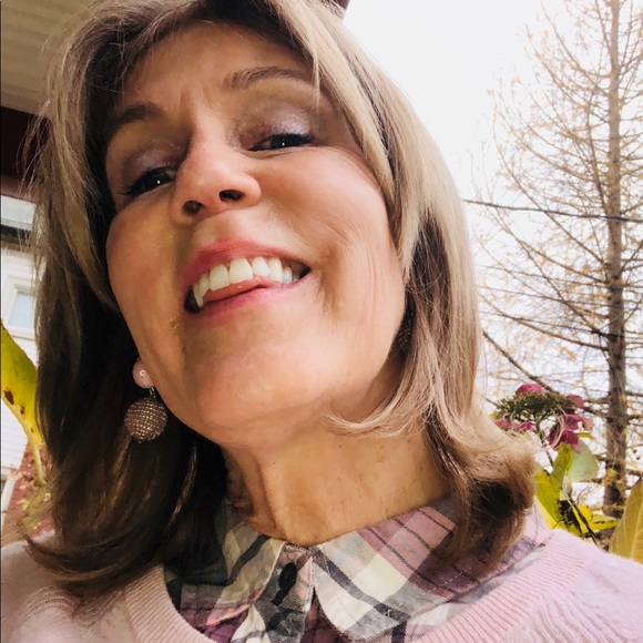 Profile Picture of Kare Bladergroen (@kablade12) on Poshmark