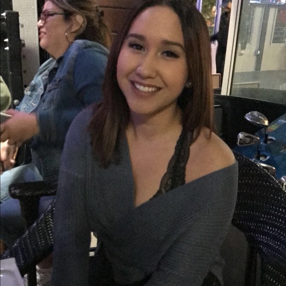 Profile Picture of Erica Leal (@eleal36) on Poshmark