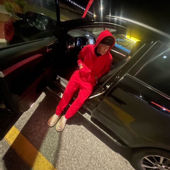 Profile Picture of Jacob Siebert (@wlkstar) on Poshmark