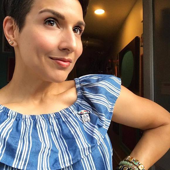 Profile Picture of Myrna Perez (@imperezident) on Poshmark