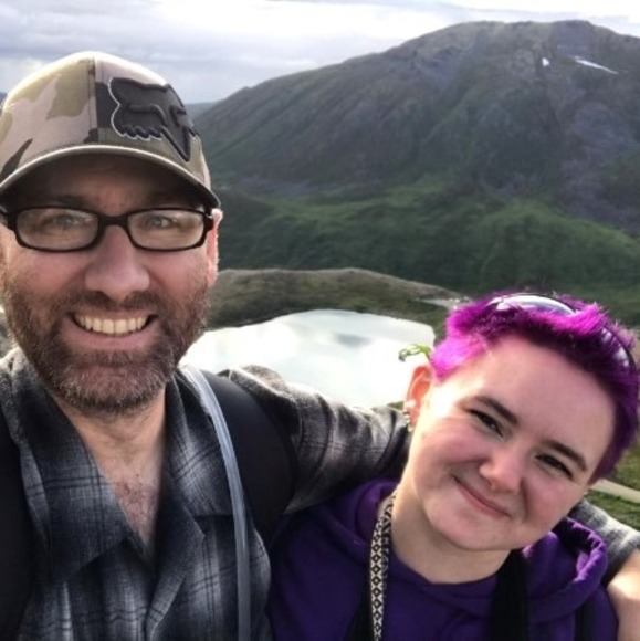 Profile Picture of Iris Hansen (@irishansen) on Poshmark