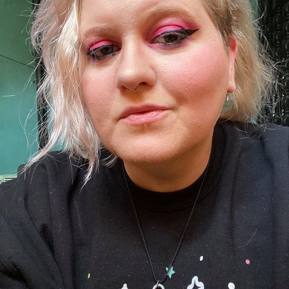 Profile Picture of Evan noelle Burley (@noelleburley) on Poshmark