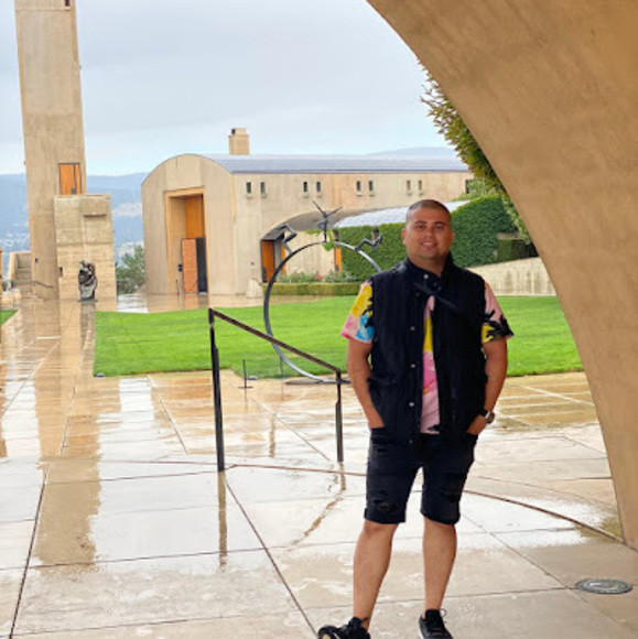 Profile Picture of John Zaki (@johnzaki) on Poshmark