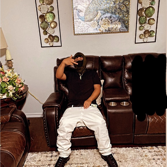 Profile Picture of Guillermo Ramirez (@guillermoram604) on Poshmark