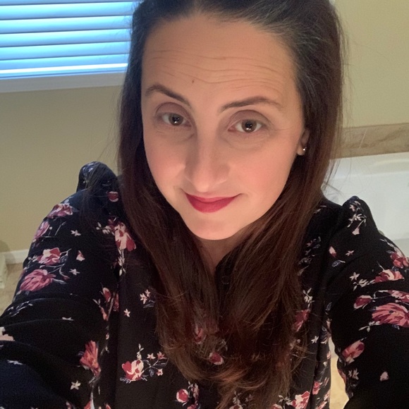 Profile Picture of Georgia Kotsakis (@georgia_57) on Poshmark