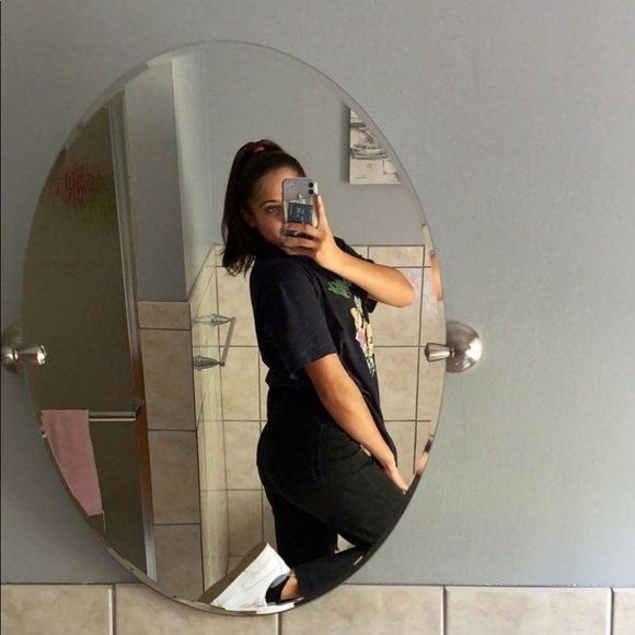 Profile Picture of Kelly Aspras (@tigger_00) on Poshmark