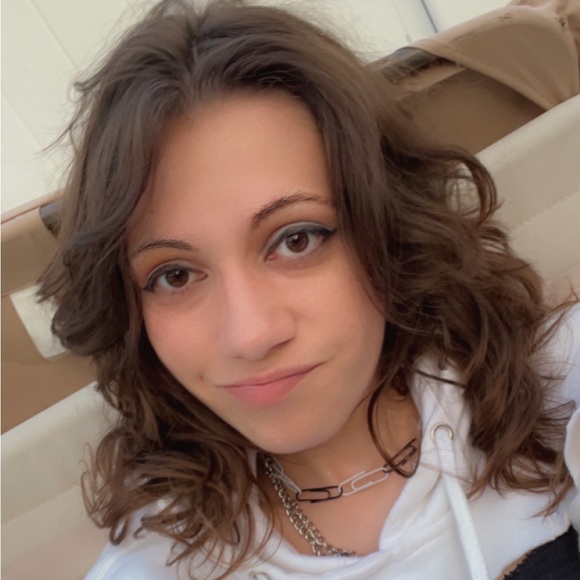 Profile Picture of Gabriella Cavaleri (@crab_closet) on Poshmark