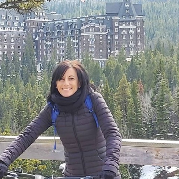 Profile Picture of Sonya Manser (@sonyah90) on Poshmark