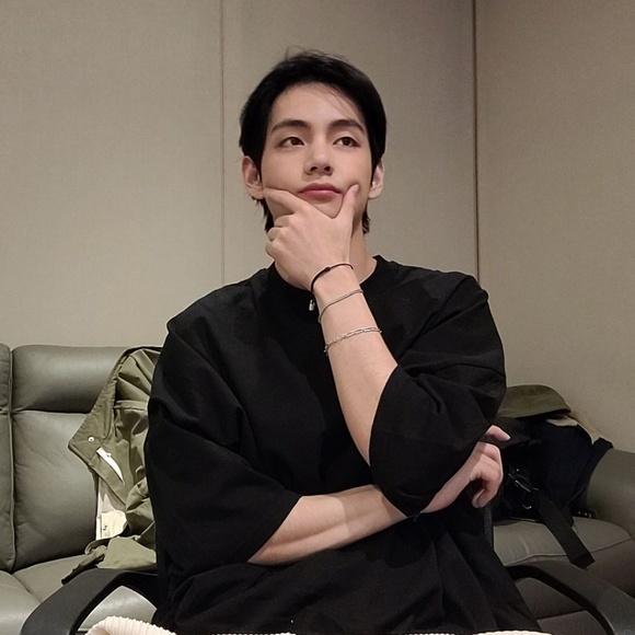 Profile Picture of Alexa Kim (@alexakim238) on Poshmark