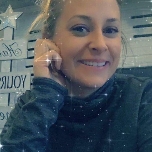 Profile Picture of Amanda Messenger (@amandamessen850) on Poshmark
