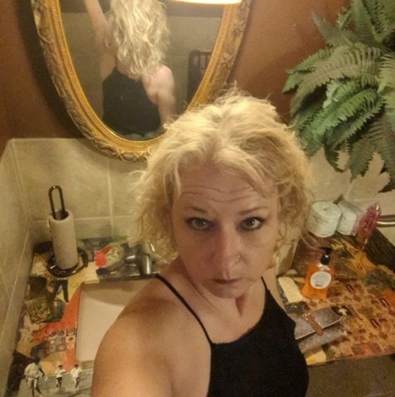 Profile Picture of Donna Rich (@dcworkman2019) on Poshmark