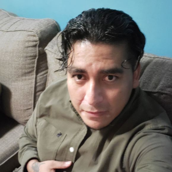 Profile Picture of Victor Daniel (@victor_dany24) on Poshmark
