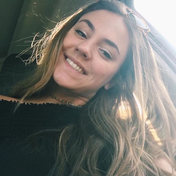 Profile Picture of Emily Gretta (@emmeg8) on Poshmark