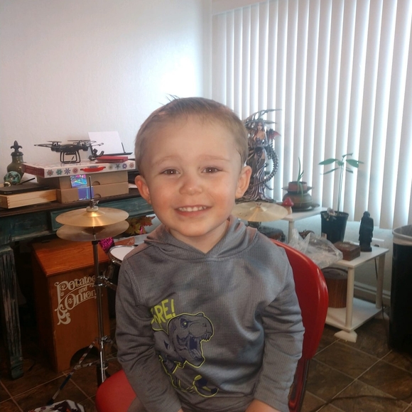 Profile Picture of Lisa Draper (@drapers8) on Poshmark