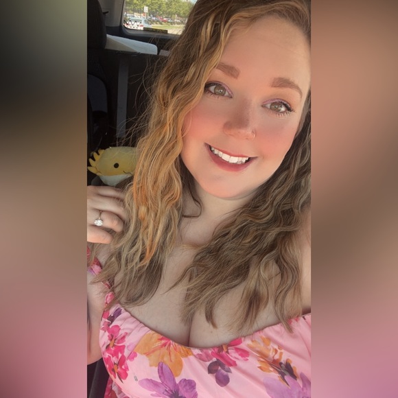 Profile Picture of Sandra Olson (@snewsome1) on Poshmark