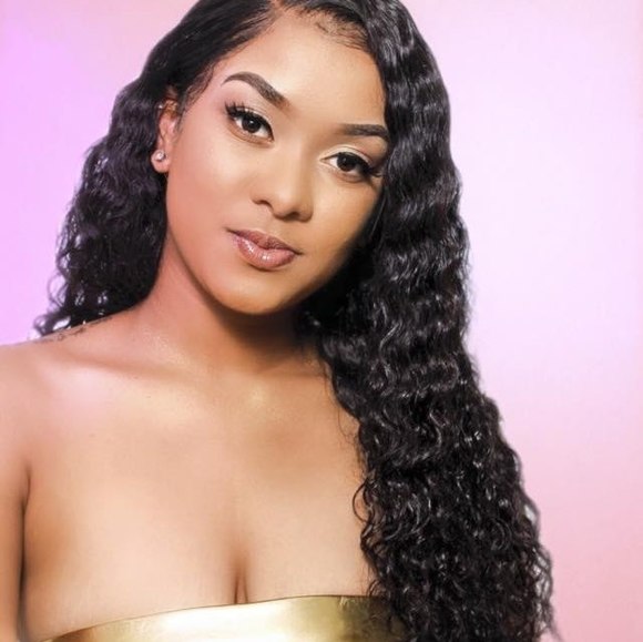 Profile Picture of Renique Dookwah (@reniqued22) on Poshmark