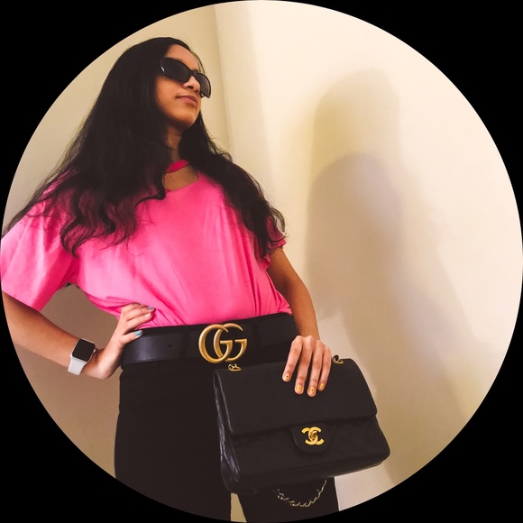 Profile Picture of Annie Darling (@spectaculargirl) on Poshmark