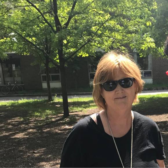 Profile Picture of Deborah Menagh (@deborahmenagh) on Poshmark