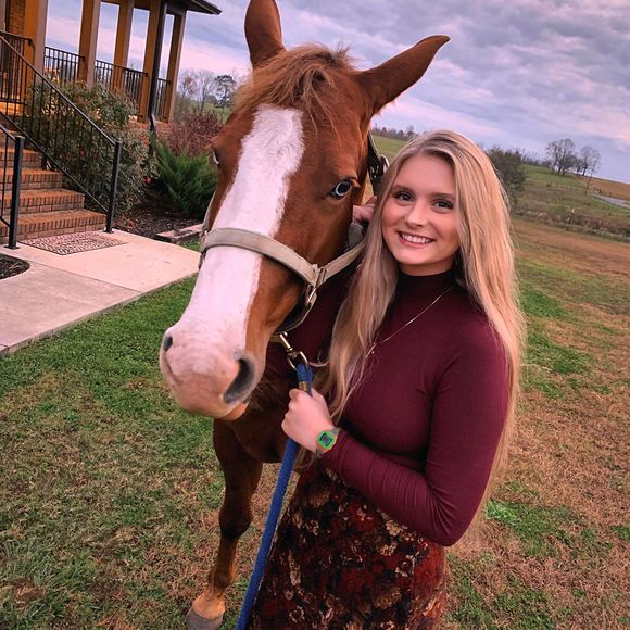 Profile Picture of Bailey Goode (@baii43) on Poshmark