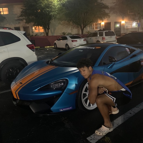 Profile Picture of Zach Thomas (@zachthomas995) on Poshmark