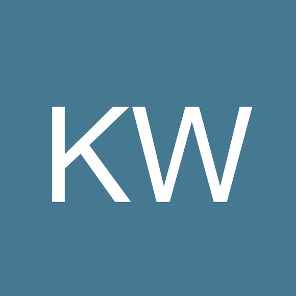 Profile Picture of Kaye Whitenack (@kayemichelle155) on Poshmark