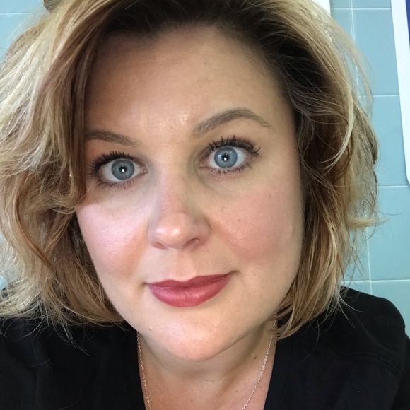 Profile Picture of Kelly Reidmiller (@kellyr907) on Poshmark