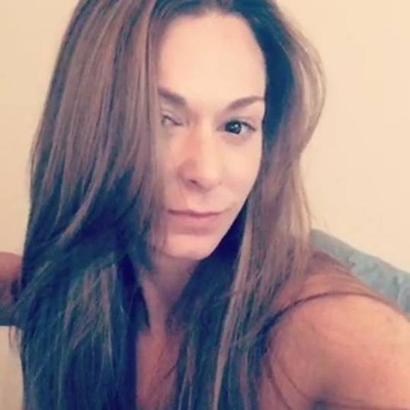 Profile Picture of Sheila Williamson (@sheilart) on Poshmark
