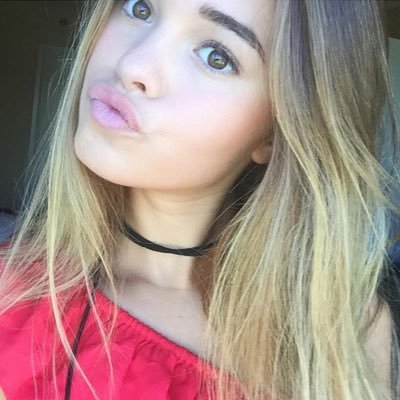 Profile Picture of Alexandra Kubitz (@alexkubitz) on Twitter