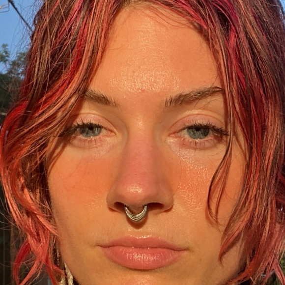 Profile Picture of Sam Holleran (@samarieho) on Poshmark