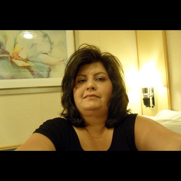 Profile Picture of Sandra Roye (@sandy97) on Poshmark