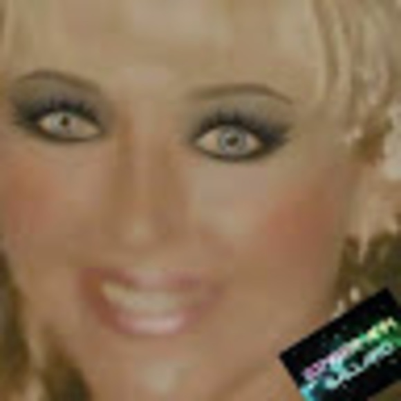 Profile Picture of Ginger Ballard (@gingerballard) on Poshmark