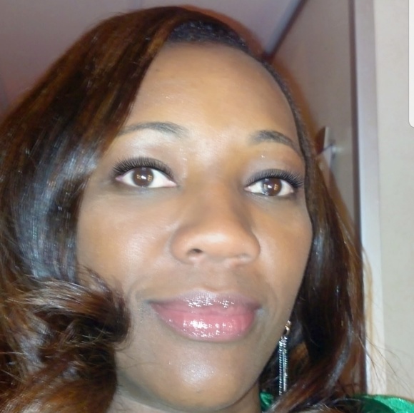 Profile Picture of Ilene Thomas (@simogirl73) on Poshmark