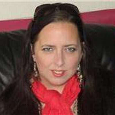 Profile Picture of Sarah Larkin-Smith (@sarahtellsall) on Twitter