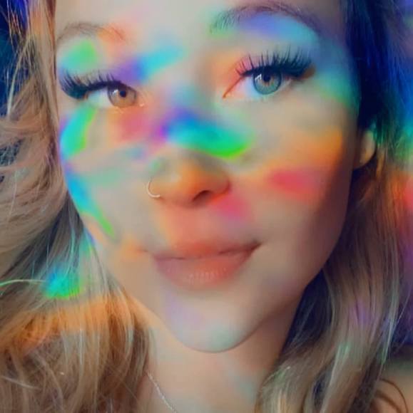 Profile Picture of Devyn Nowinski (@devyn_nowinski) on Poshmark