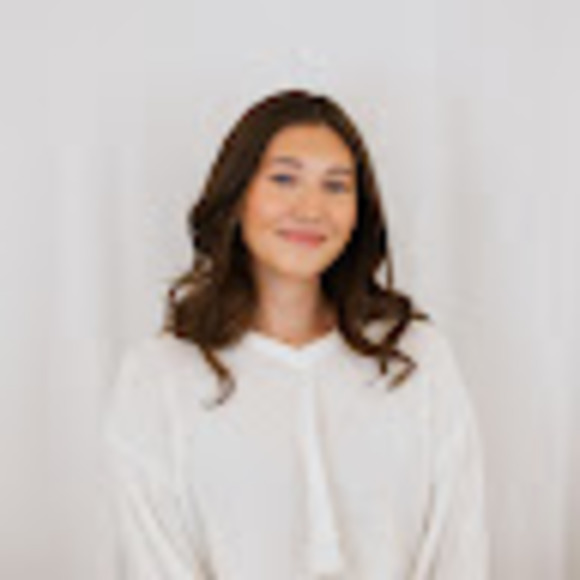 Profile Picture of Olivia Janson (@olivia_janson) on Poshmark