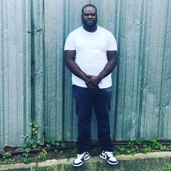 Profile Picture of Rubin Thomas (@rubin_thomas) on Poshmark