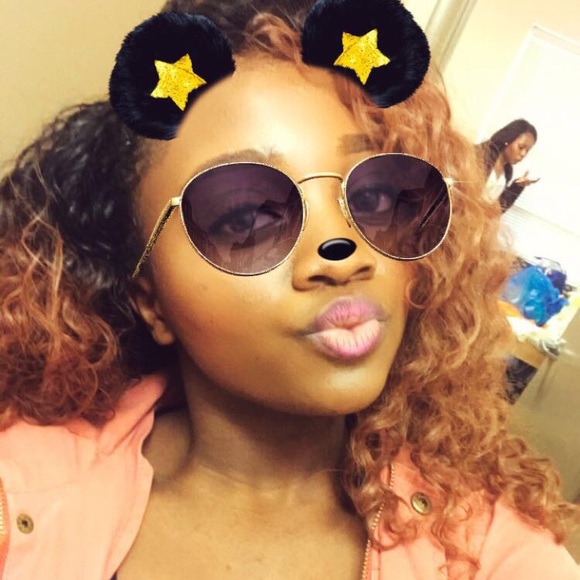 Profile Picture of Jestina Gonkarnue (@13jestina) on Poshmark