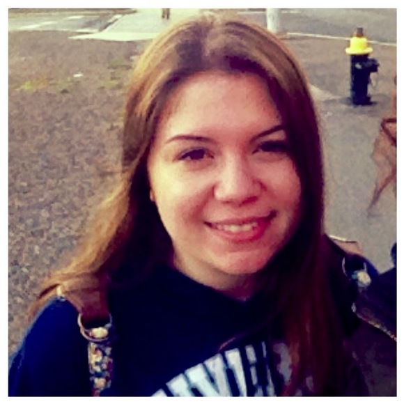 Profile Picture of Gina Abbondandolo (@ginabbon) on Poshmark