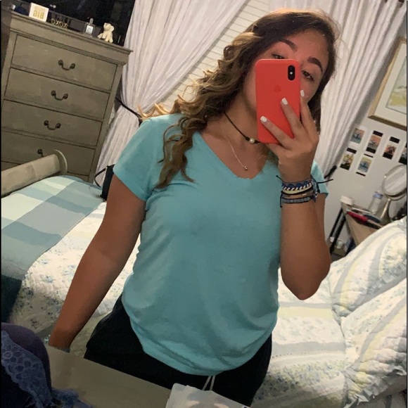 Profile Picture of Cianna Segretto (@cianna2022) on Poshmark