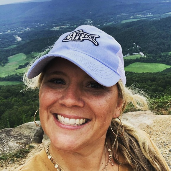 Profile Picture of Lori Holcomb (@slorie_24) on Poshmark