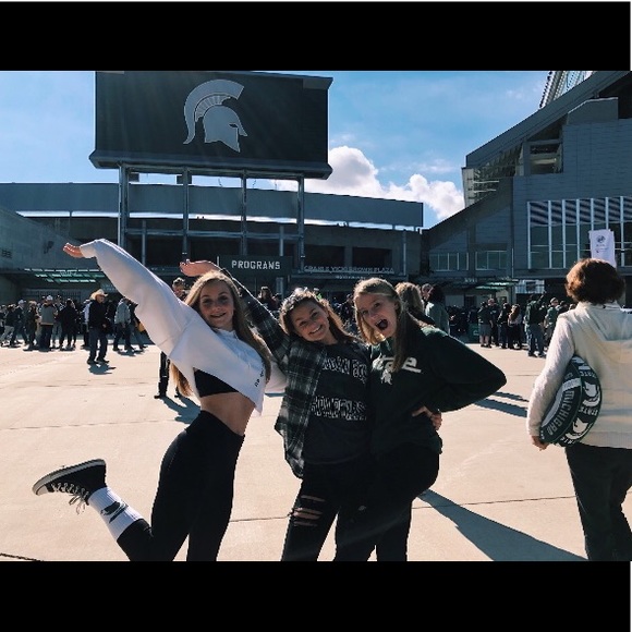 Lydia Meidl - Poshmark Profile Picture of Lydia Meidl (@lydiameidl) on Poshmark